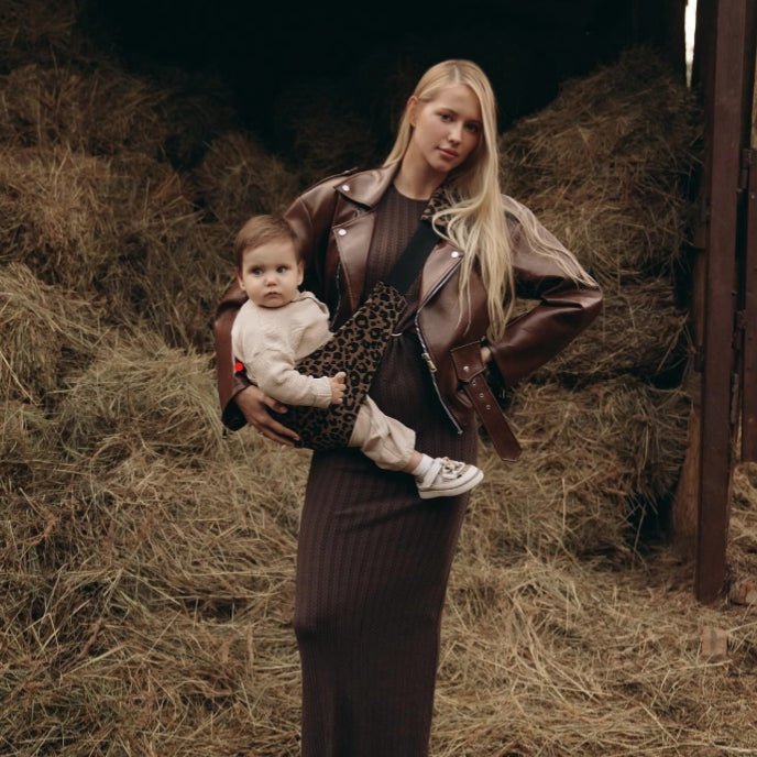 Porte-bébé latéral Kidee léopard – accessoire pratique pour Noël et voyages en famille