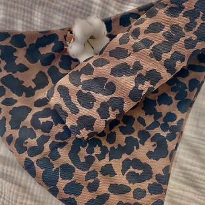 Porte-bébé ergonomique Kidee – motif léopard, le must-have des fêtes pour parents voyageurs